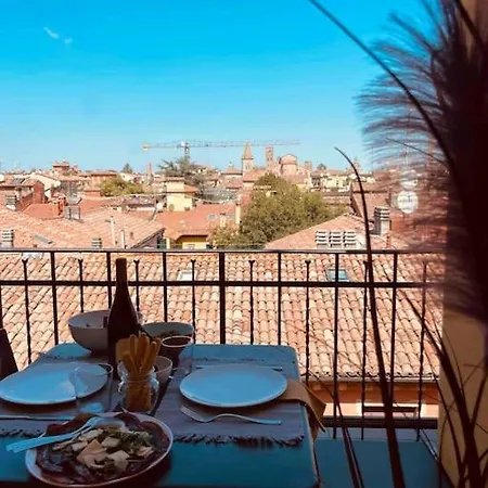 Romantic Attic With Panoramic View Apartment Bologna