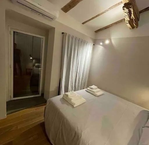 Romantic Attic With Panoramic View דירה *