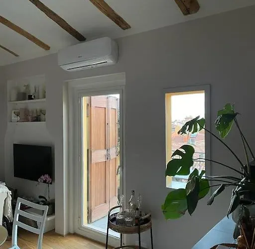 아파트 Romantic Attic With Panoramic View